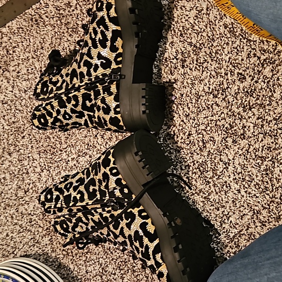 Gianni Bini boots. Size 6. Sparks when you walk - Picture 4 of 5